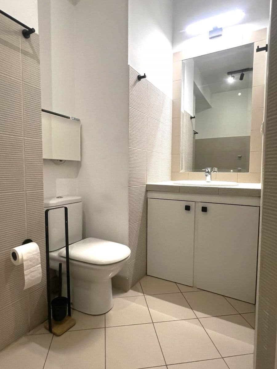 Stylish 36 m² studio with park views – 9