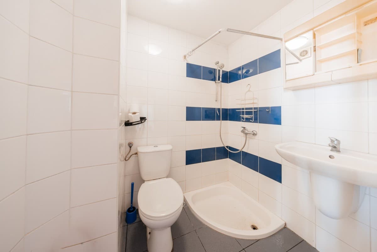 Invest in a rental-ready unit with city views – 4