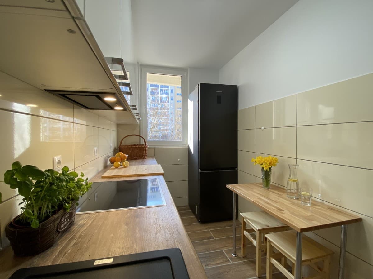 Bright apartment with balcony, available April 1st – 1