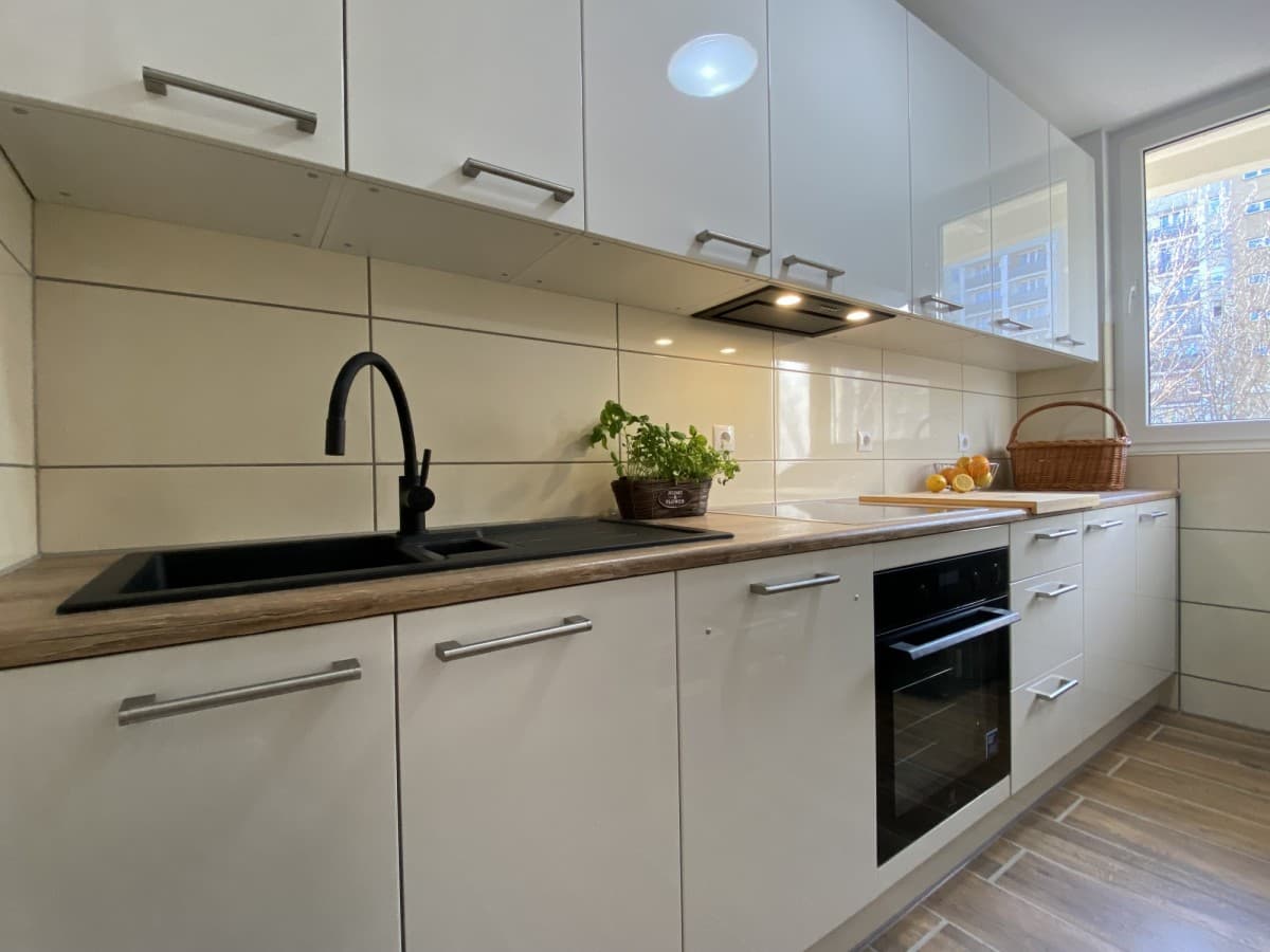 Bright apartment with balcony, available April 1st – 2