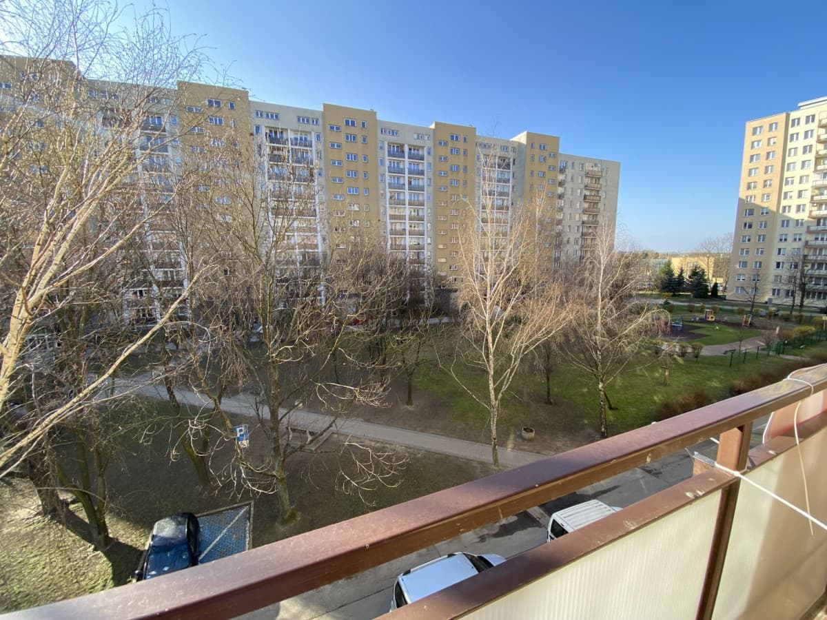 Bright apartment with balcony, available April 1st – 7