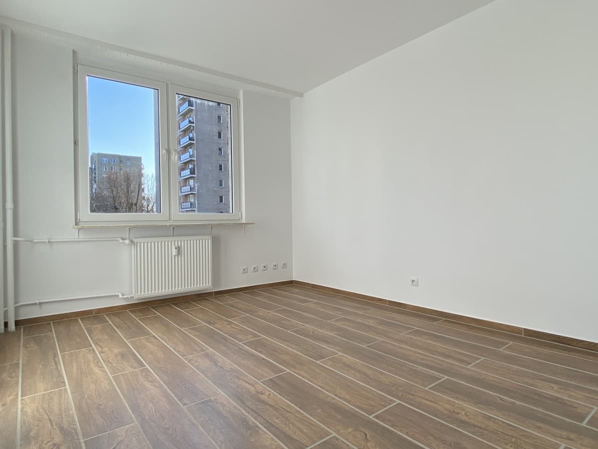 Bright apartment with balcony, available April 1st – 10