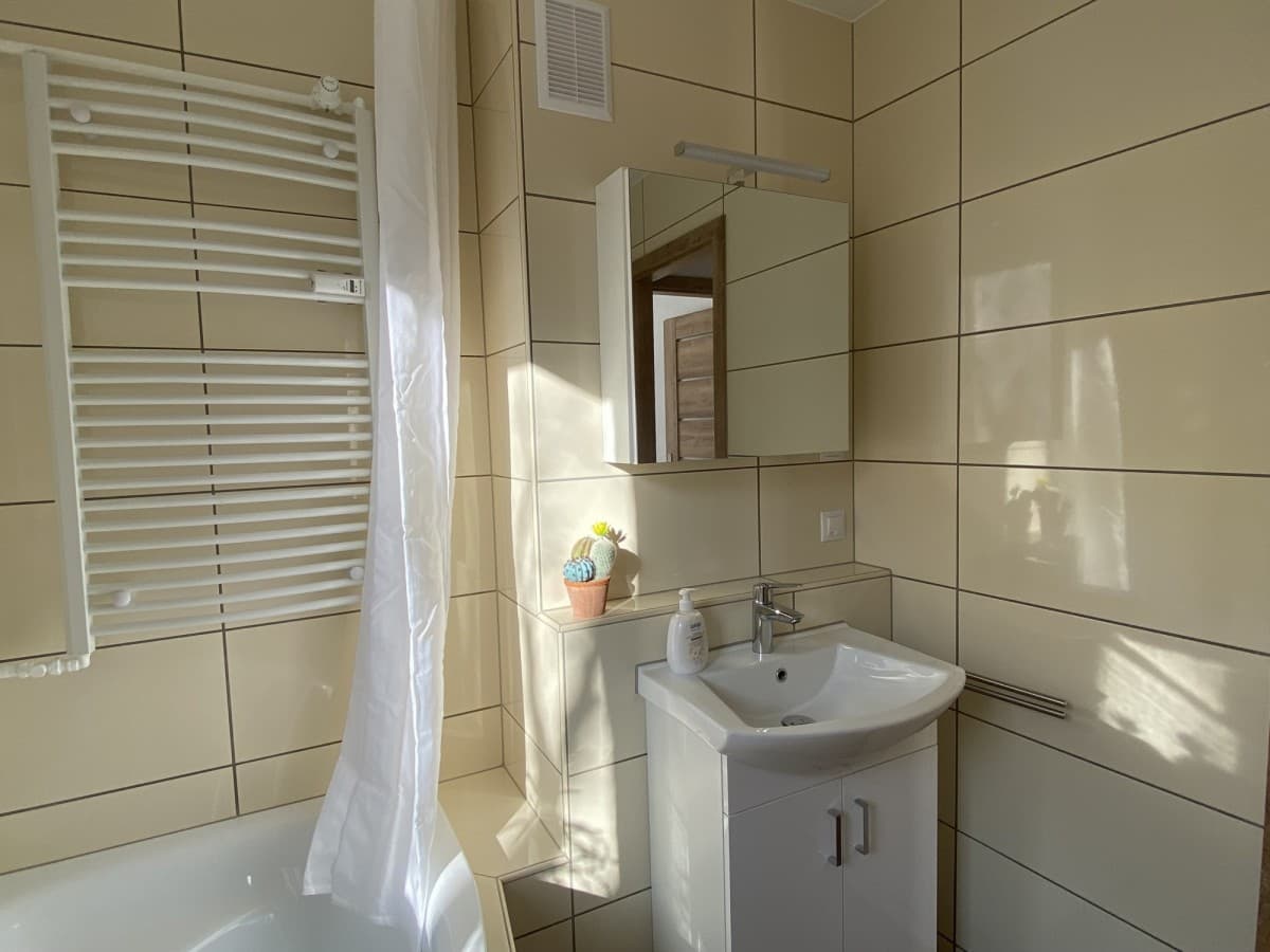 Bright apartment with balcony, available April 1st – 15