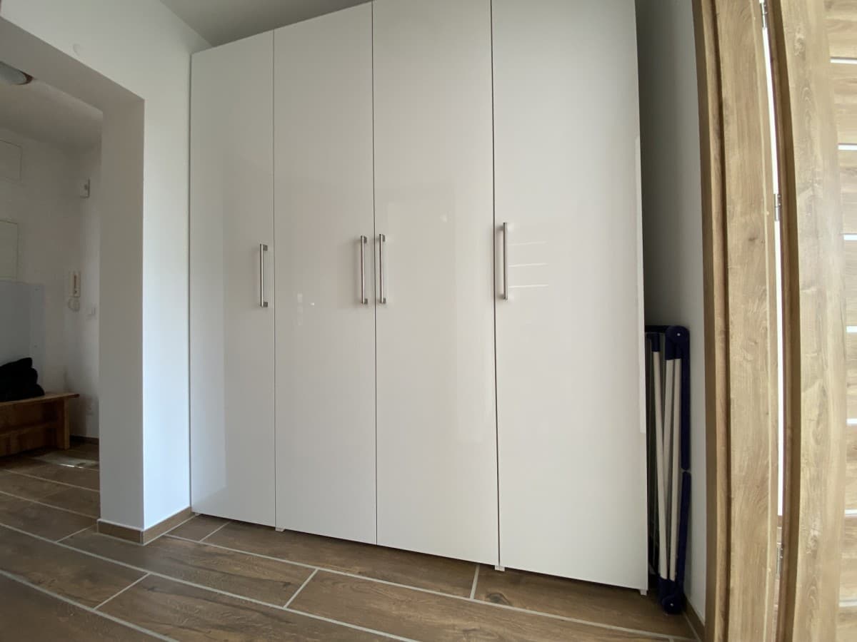 Bright apartment with balcony, available April 1st – 17