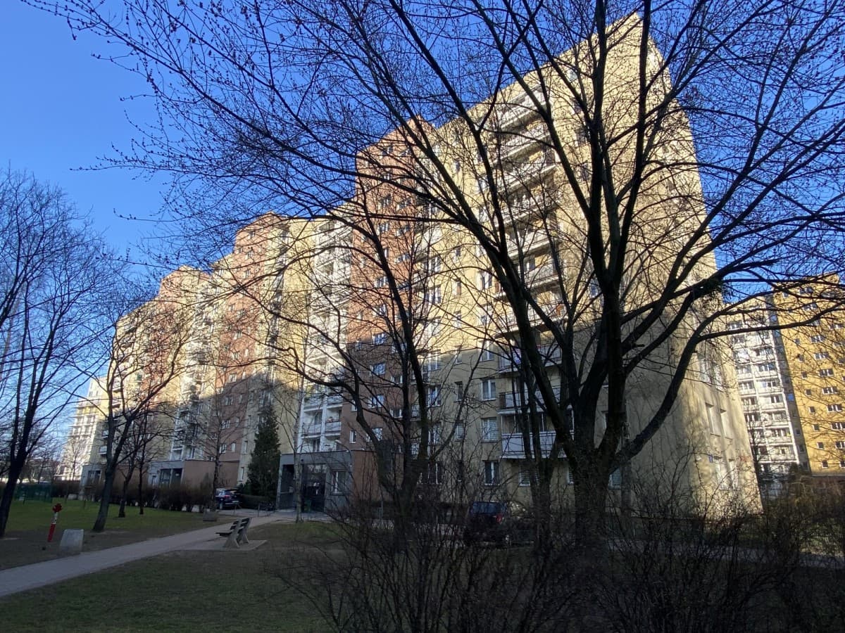 Bright apartment with balcony, available April 1st – 20