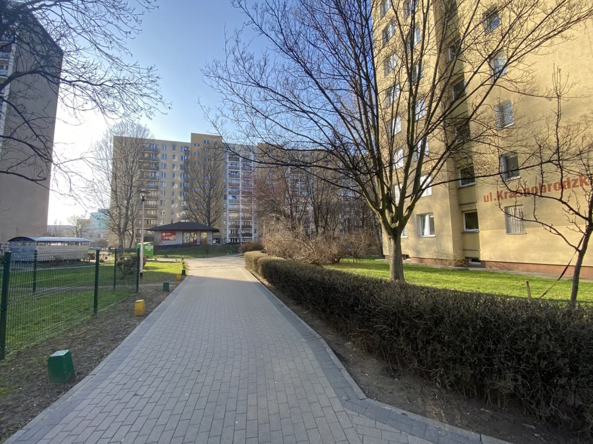 Bright apartment with balcony, available April 1st – 21