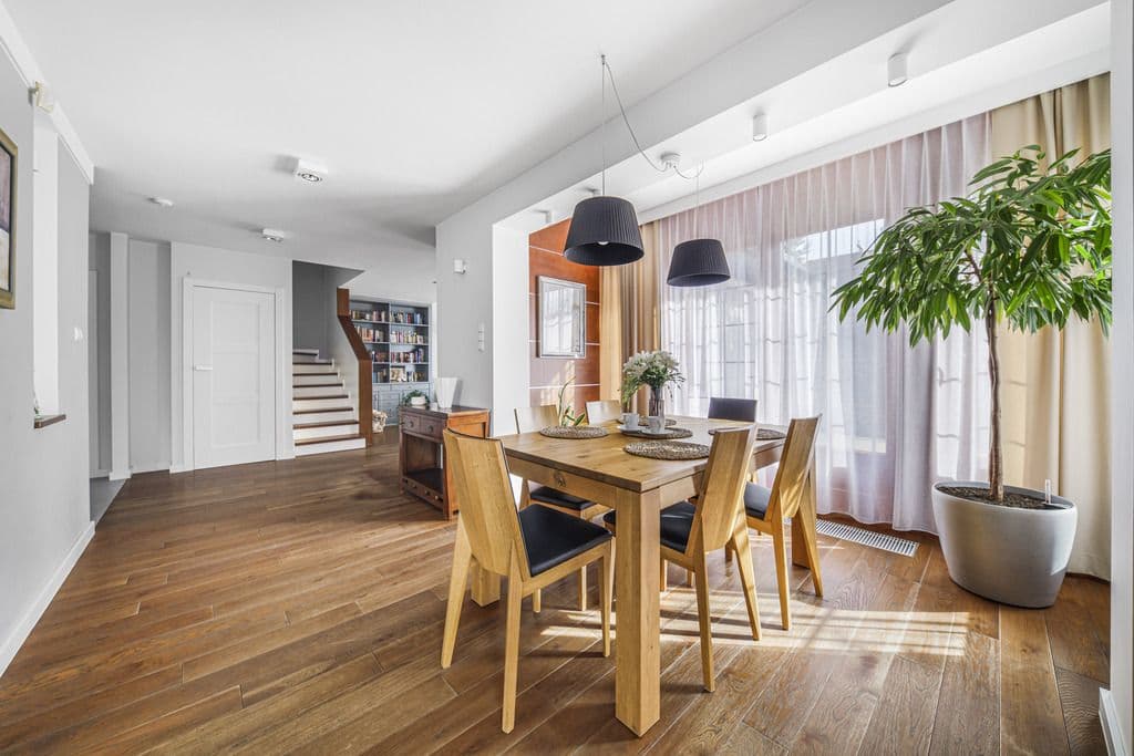 Charming family home with garden and garage – 4