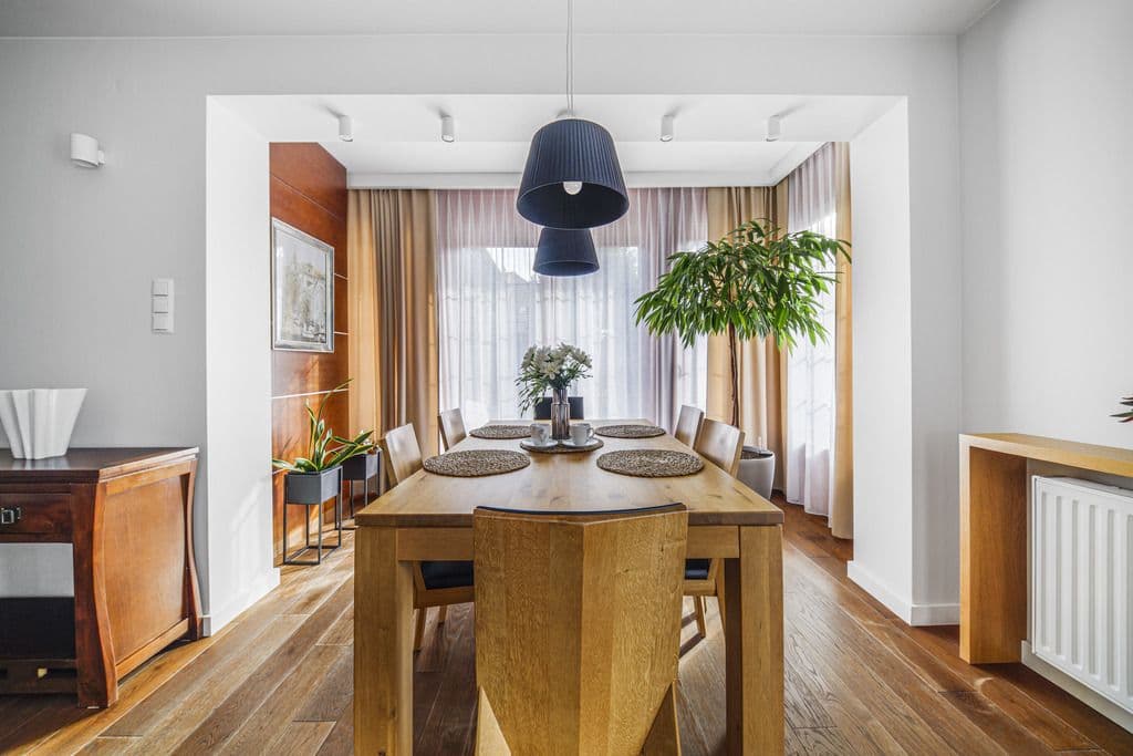 Charming family home with garden and garage – 5