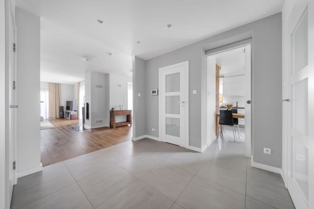 Charming family home with garden and garage – 8