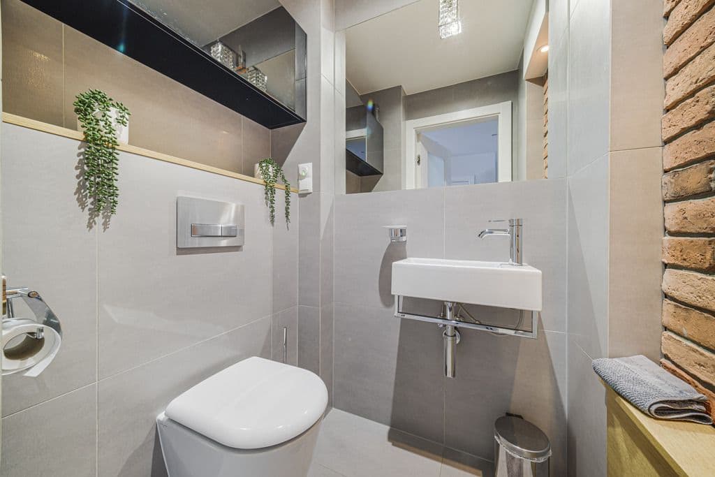 Charming family home with garden and garage – 10