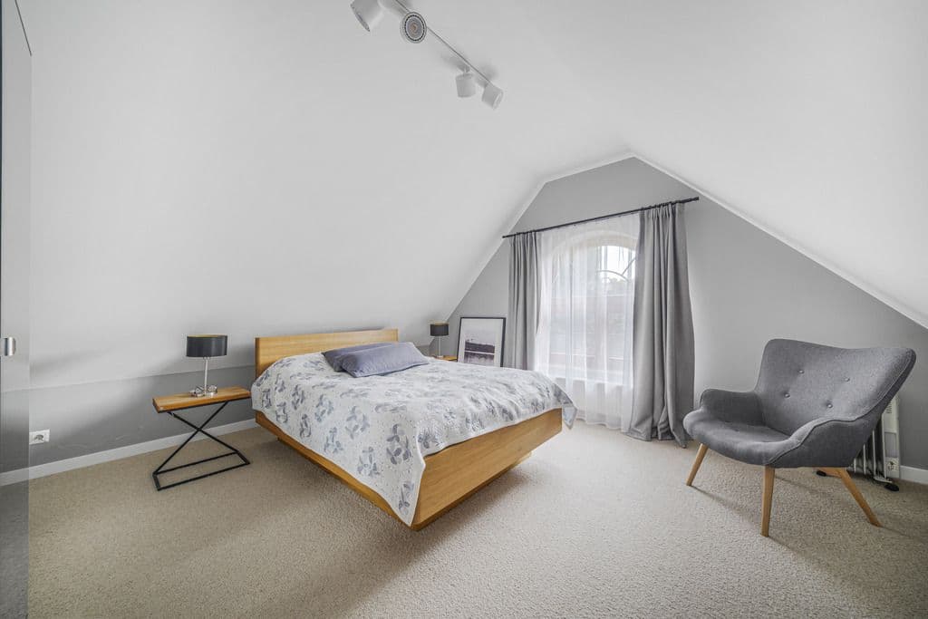 Charming family home with garden and garage – 14