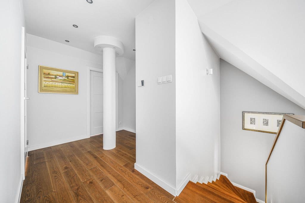 Charming family home with garden and garage – 17