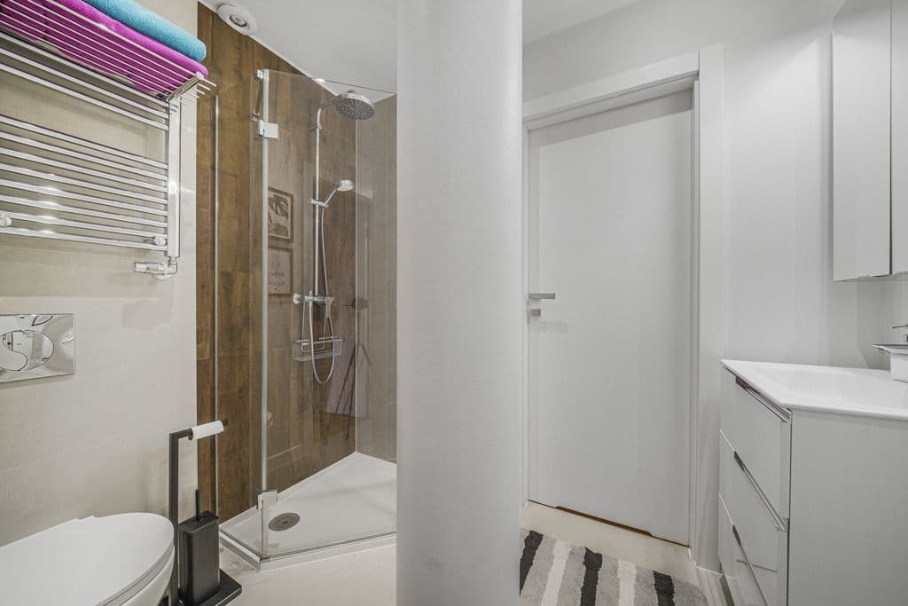 Charming family home with garden and garage – 20