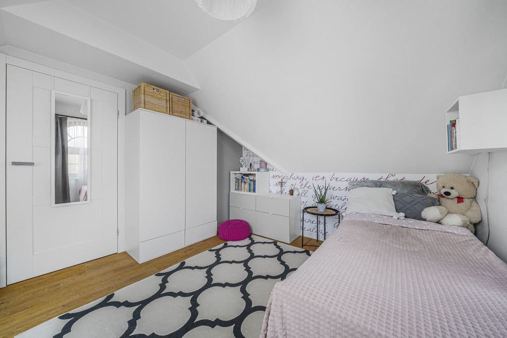 Charming family home with garden and garage – 21