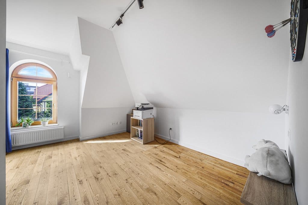 Charming family home with garden and garage – 23