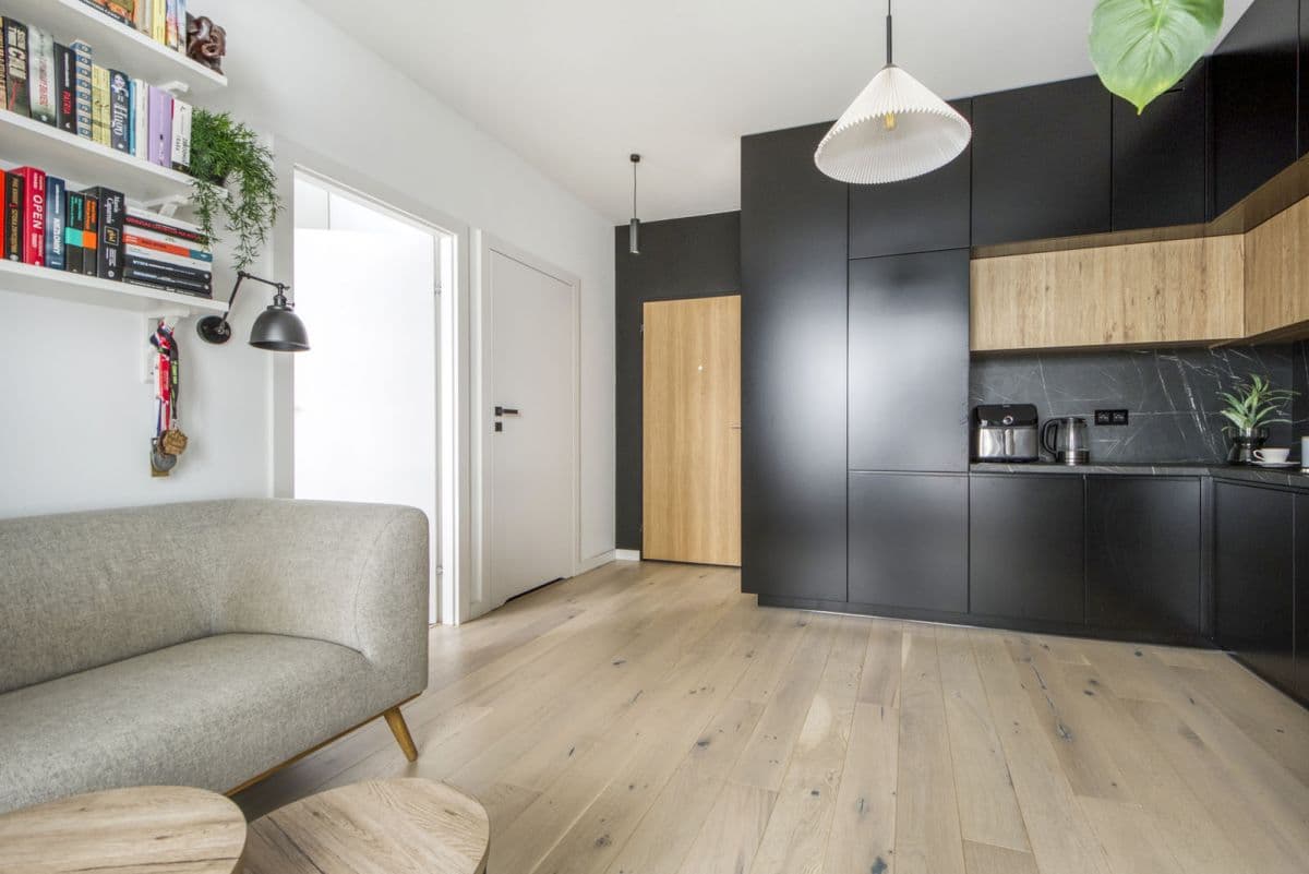 Modern furnished apartment in Warsaw's Włochy – 3