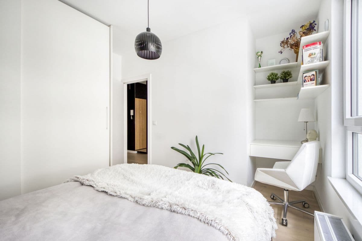 Modern furnished apartment in Warsaw's Włochy – 8