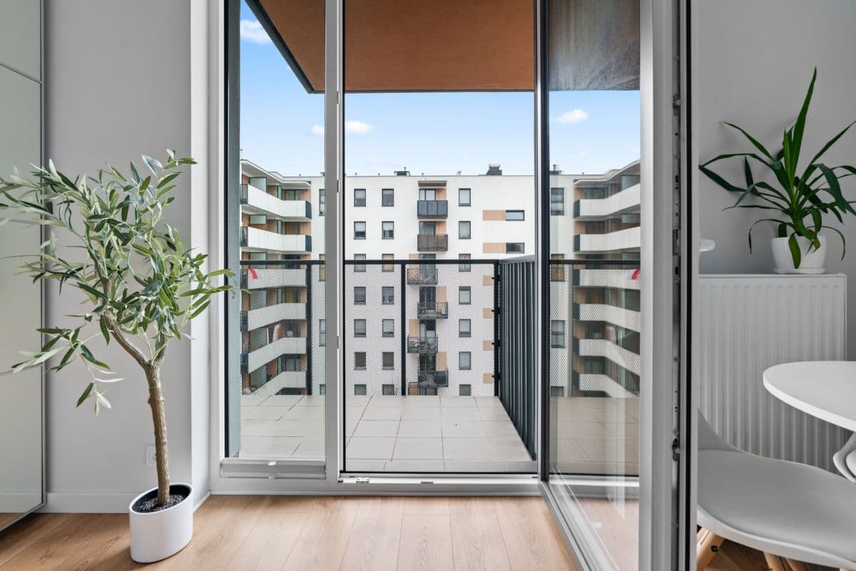 Modern 3-room apartment with garage in Fort Wola – 2