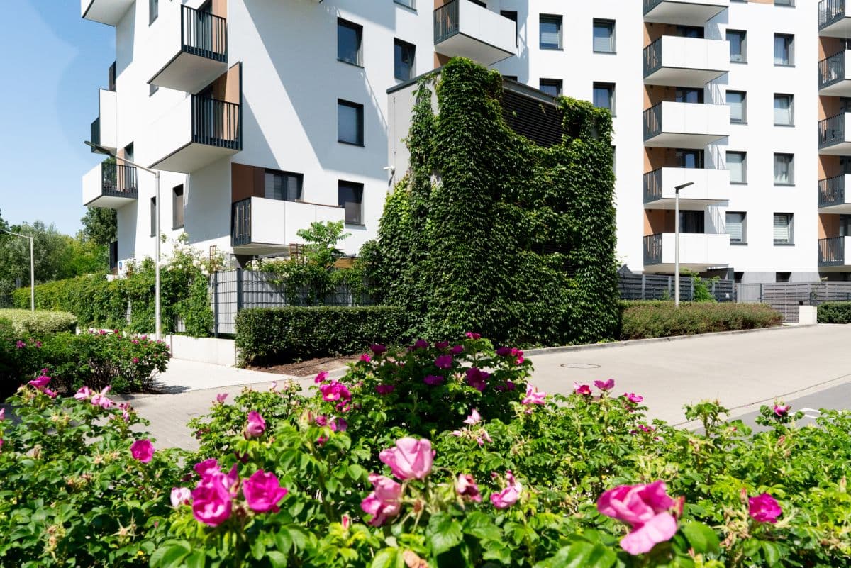 Modern 3-room apartment with garage in Fort Wola – 4