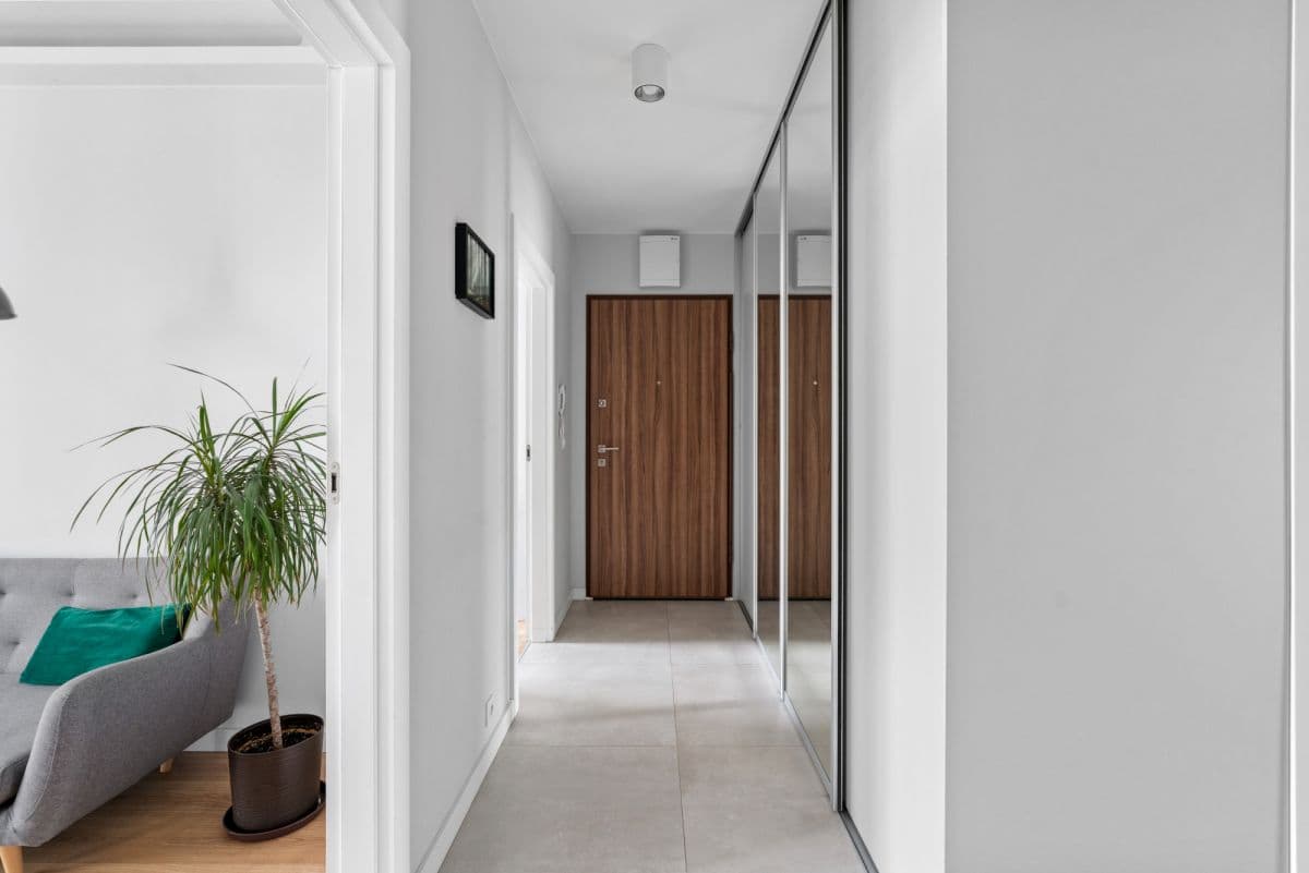 Modern 3-room apartment with garage in Fort Wola – 13