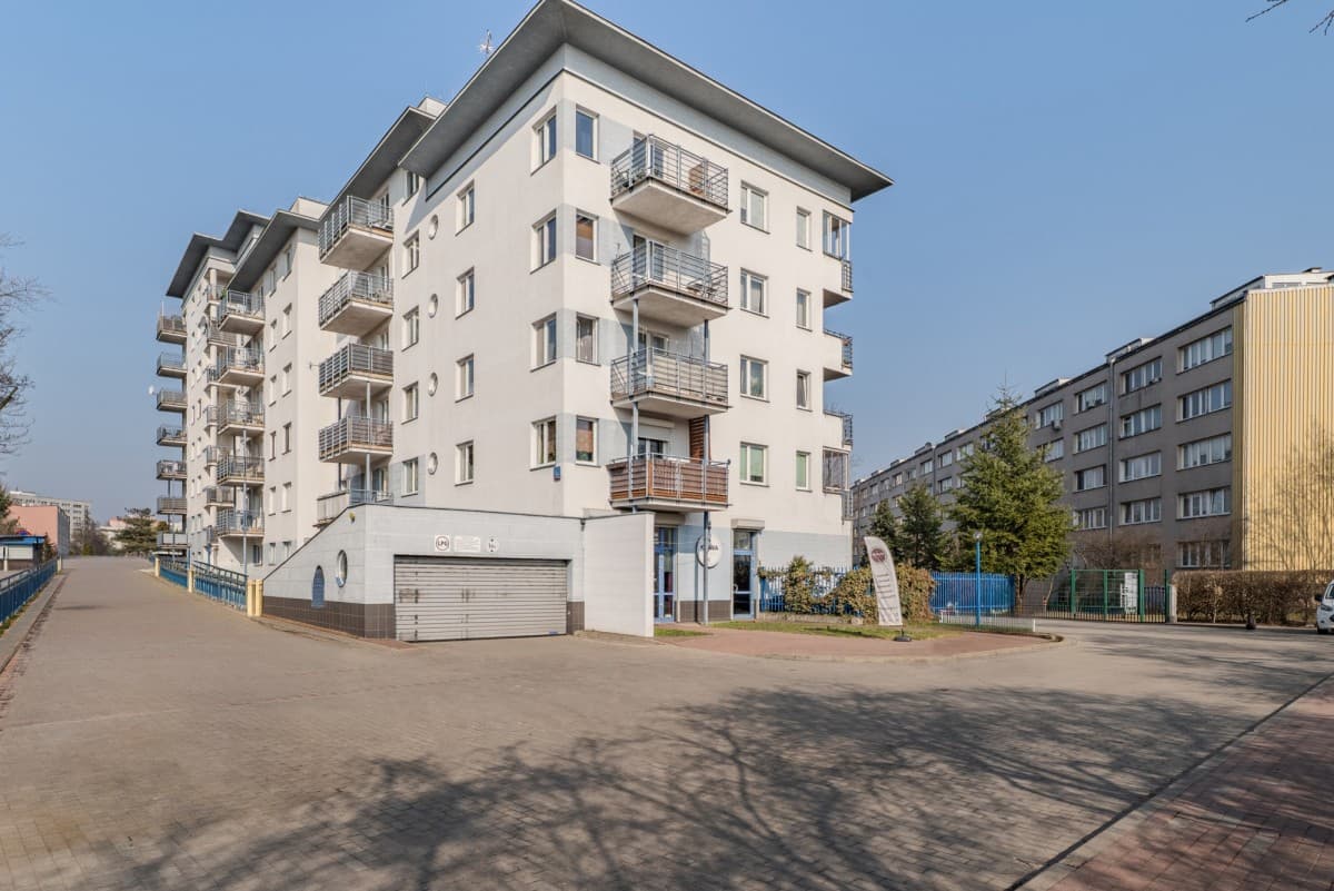 Bright 2-room apartment by Wawrzyszew Metro – 2