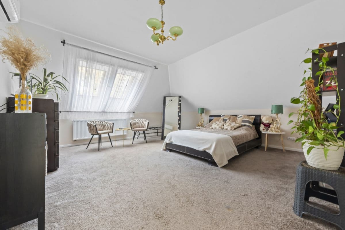 Spacious family home with beautiful garden in Ciszyca – 8