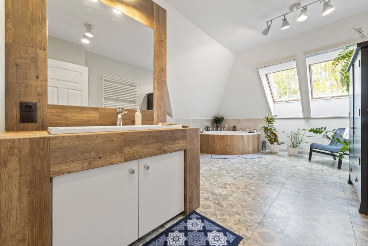 Spacious family home with beautiful garden in Ciszyca – 9