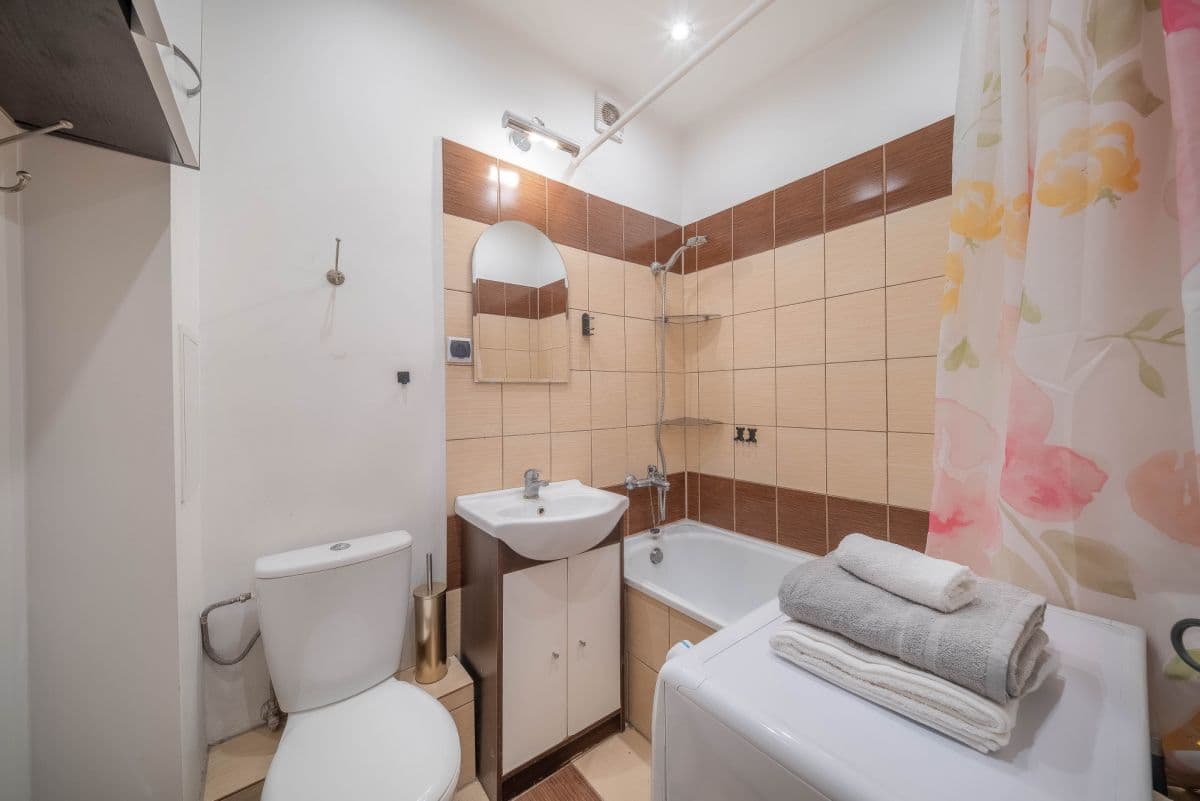 Sunny 35m² apartment in trendy Żoliborz – 8