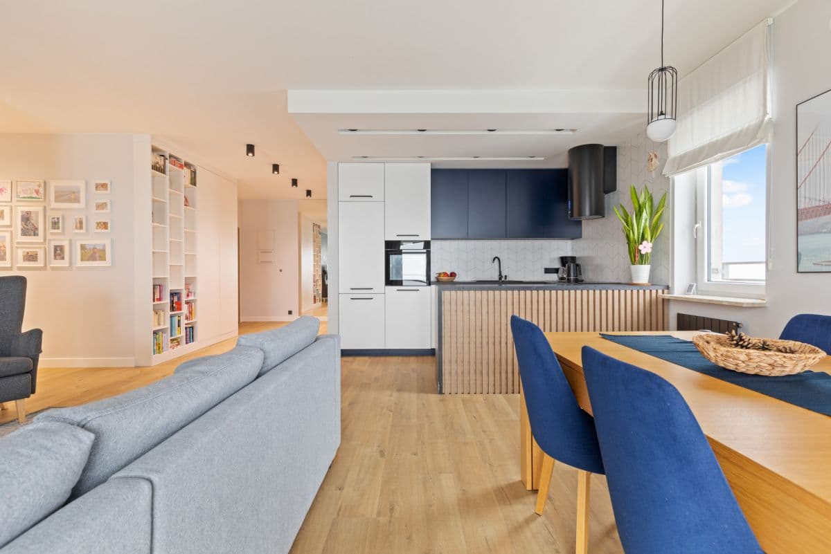 Spacious apartment with panoramic city views – 3