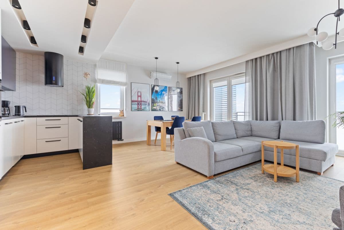 Spacious apartment with panoramic city views – 5