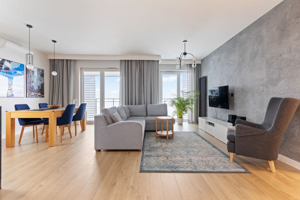 Spacious apartment with panoramic city views – 6