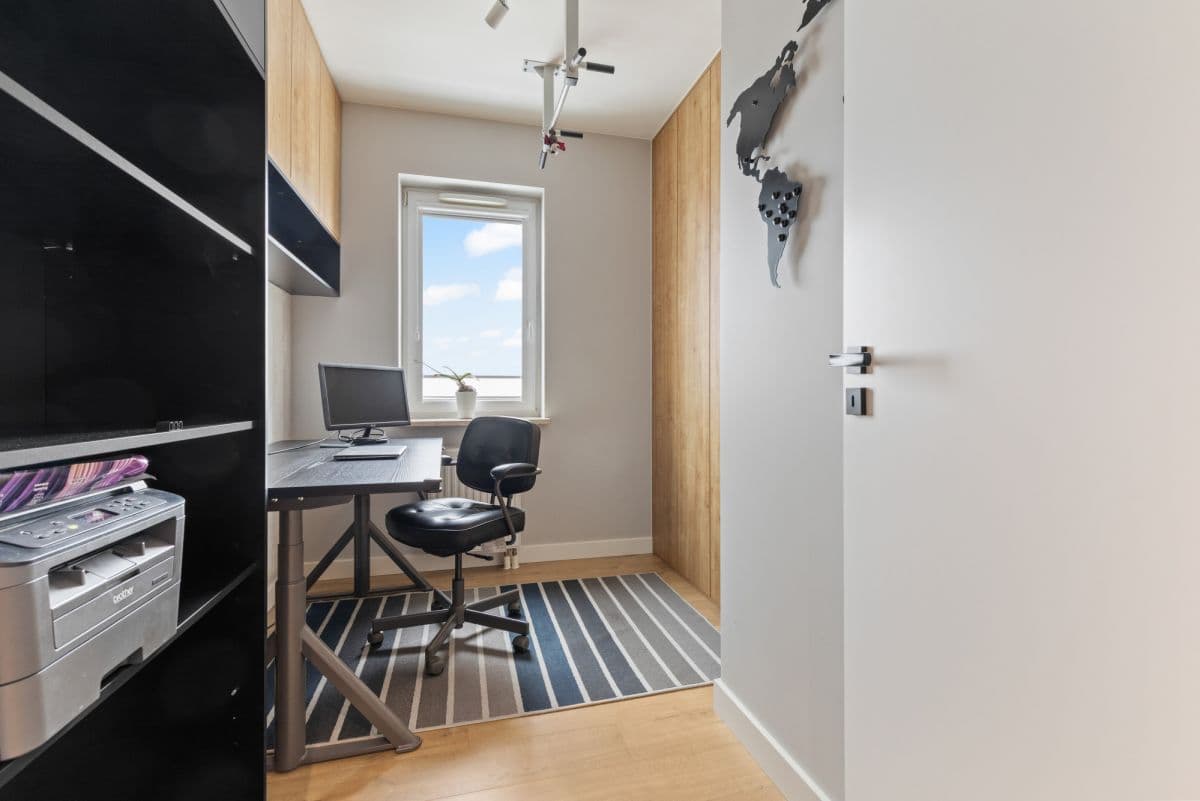 Spacious apartment with panoramic city views – 7