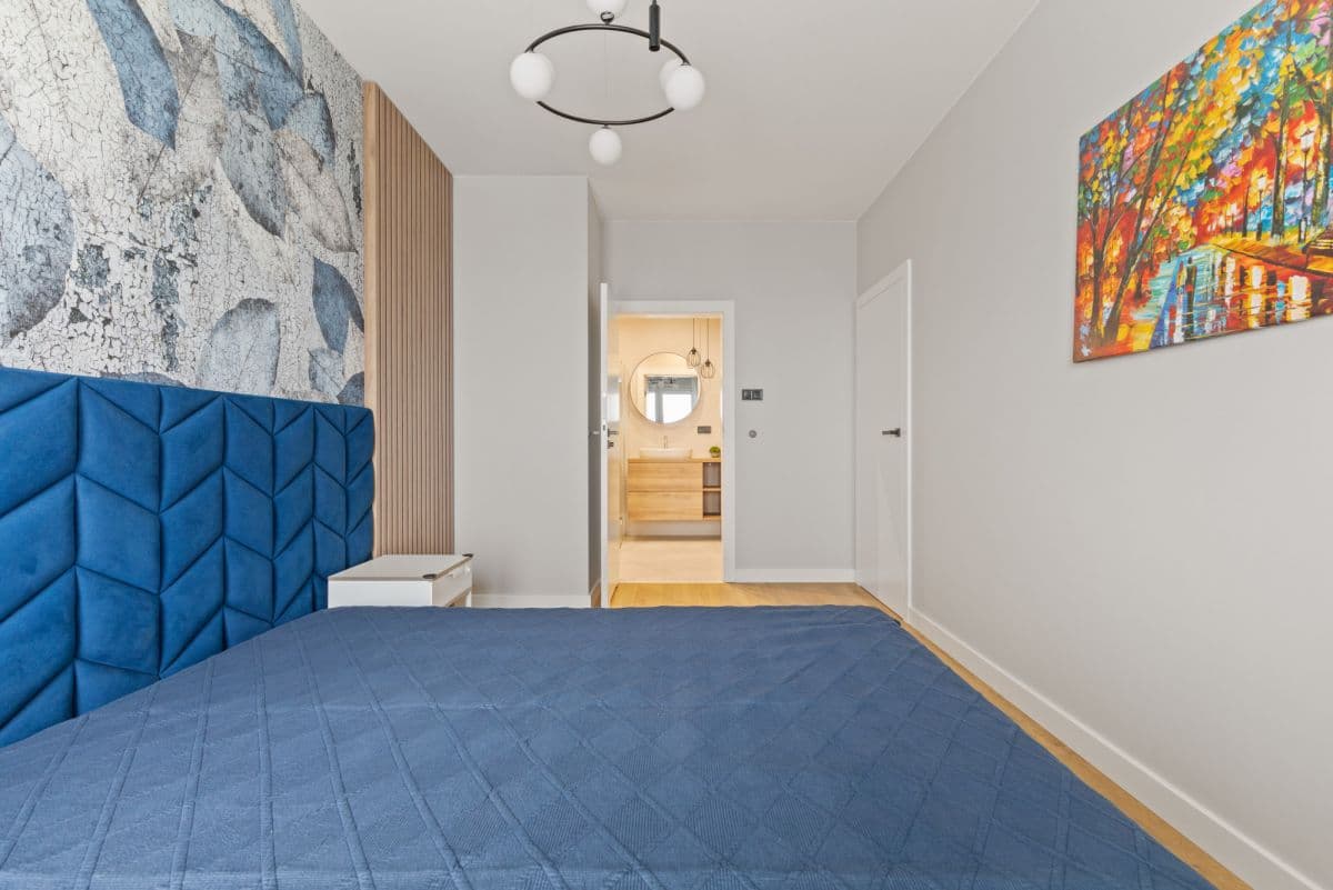 Spacious apartment with panoramic city views – 11