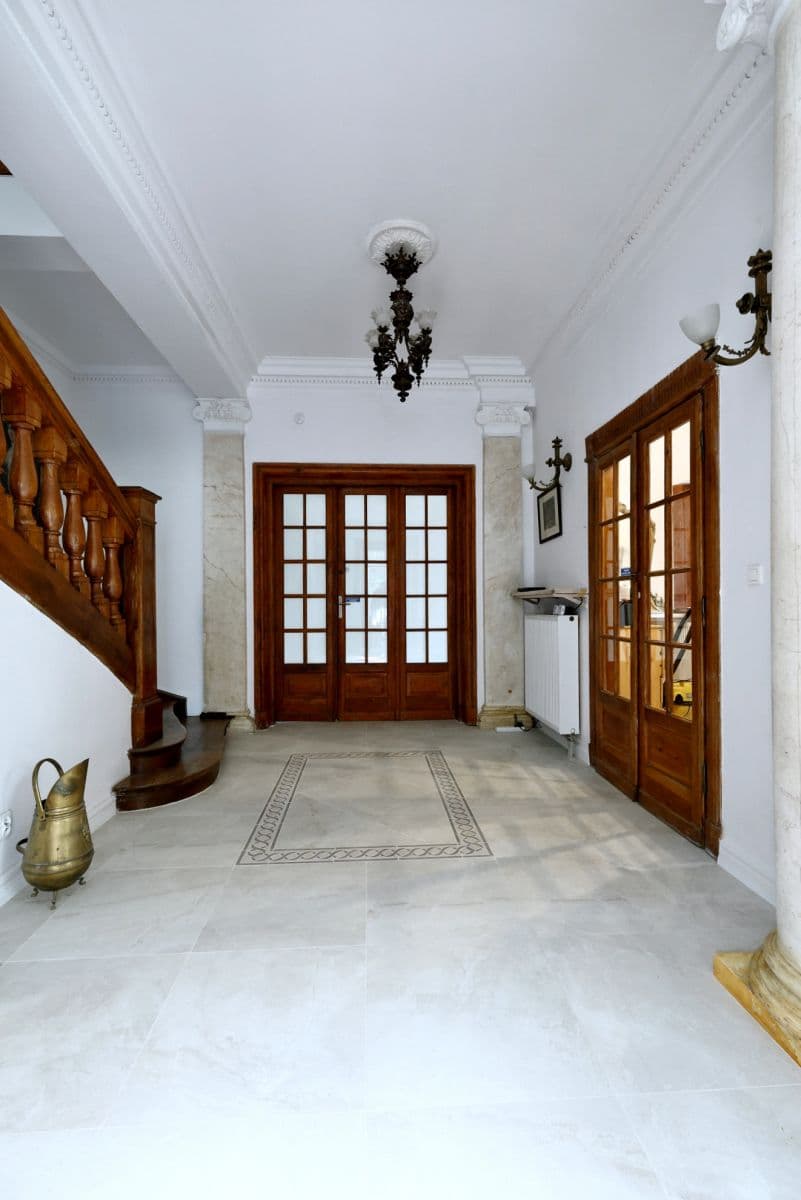 Historic building for rent with 15 parking spaces – 3