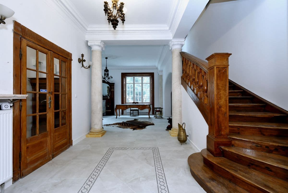 Historic building for rent with 15 parking spaces – 4