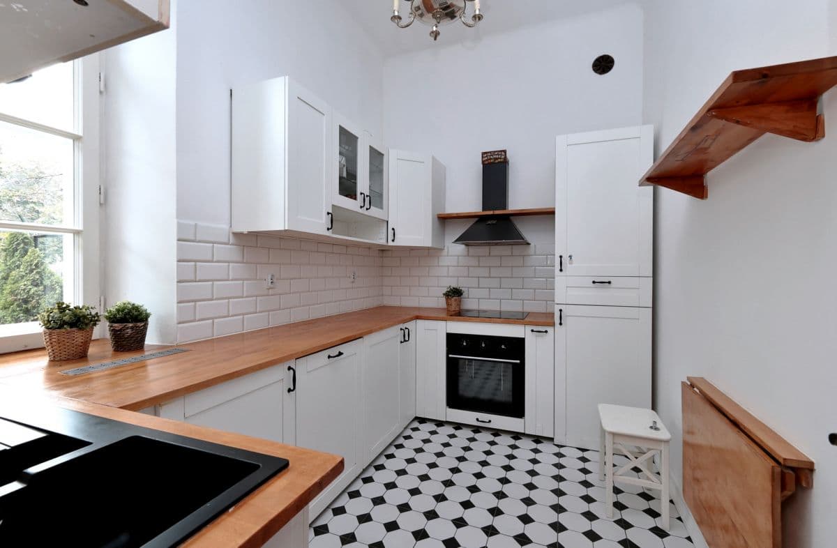 Historic building for rent with 15 parking spaces – 5