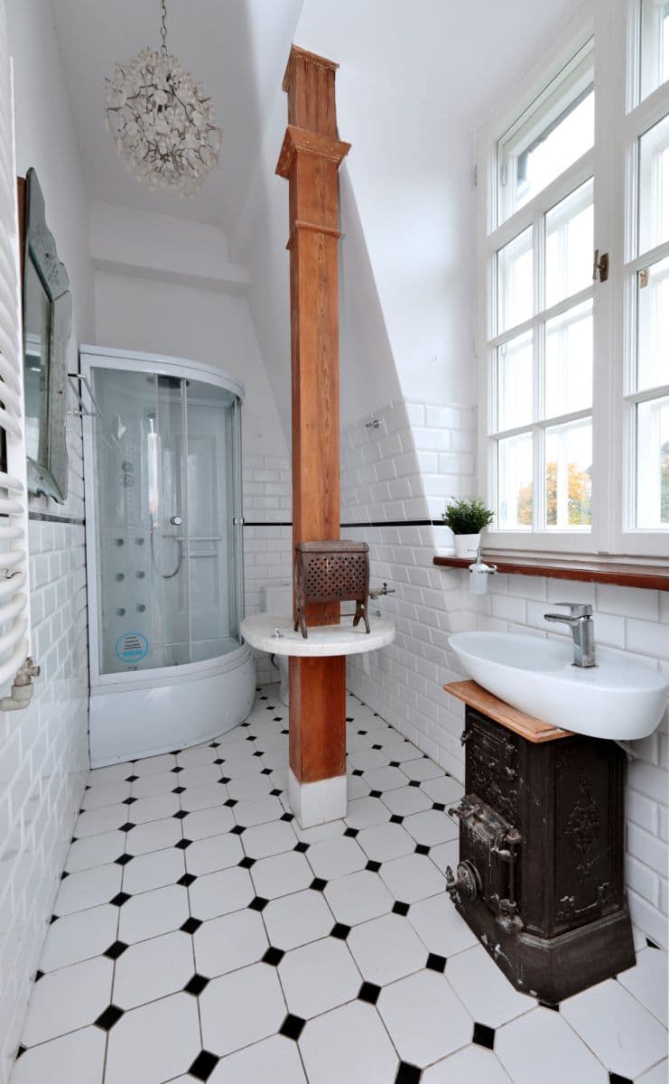 Historic building for rent with 15 parking spaces – 15