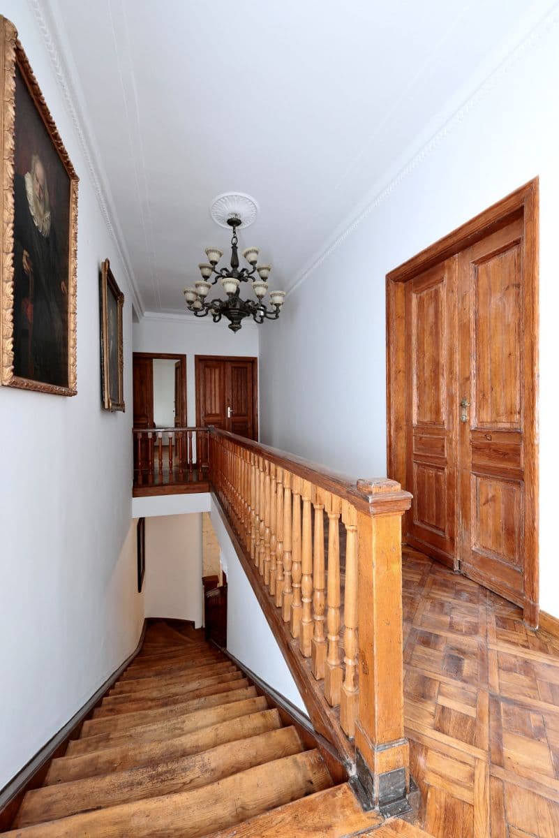 Historic building for rent with 15 parking spaces – 18