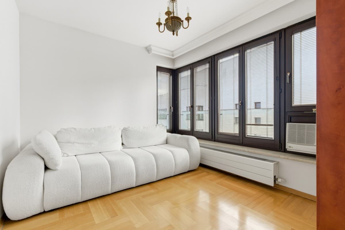 Penthouse with panoramic views in central Warsaw – 11