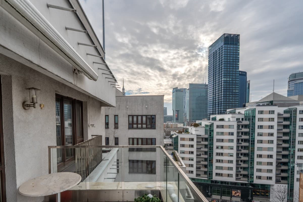 Penthouse with panoramic views in central Warsaw – 18