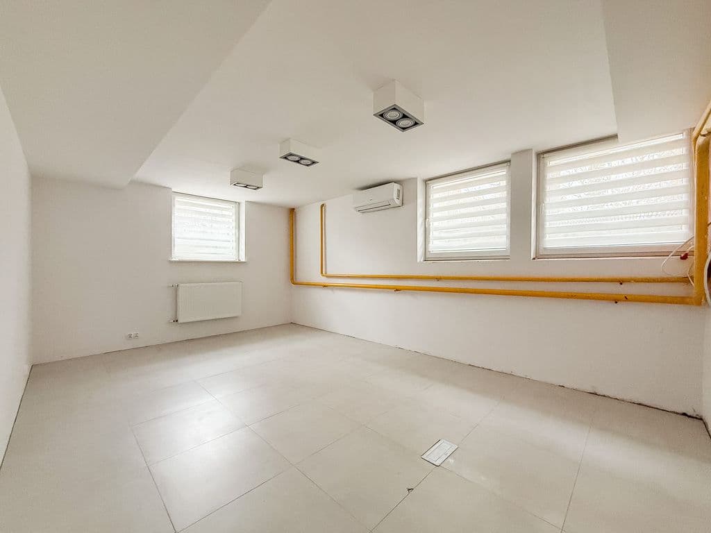 Renovated commercial space in Wawra, ready to use – 2