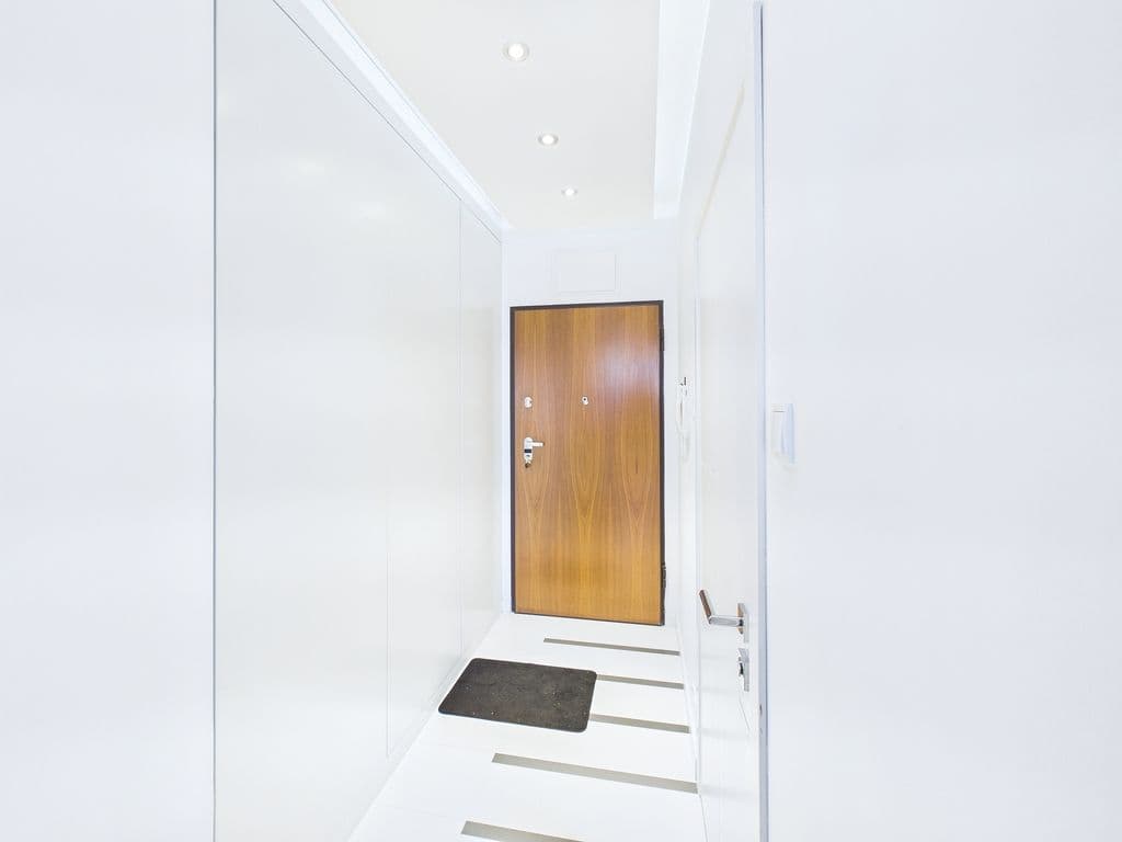 Comfortable 2-room apartment with spacious storage – 11