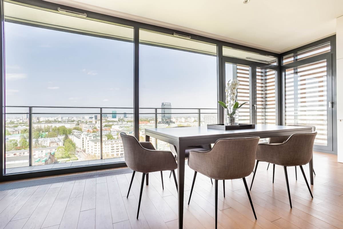 Przestronne 4-pokojowe mieszkanie z tarasem przy Grzybowskiej – 3