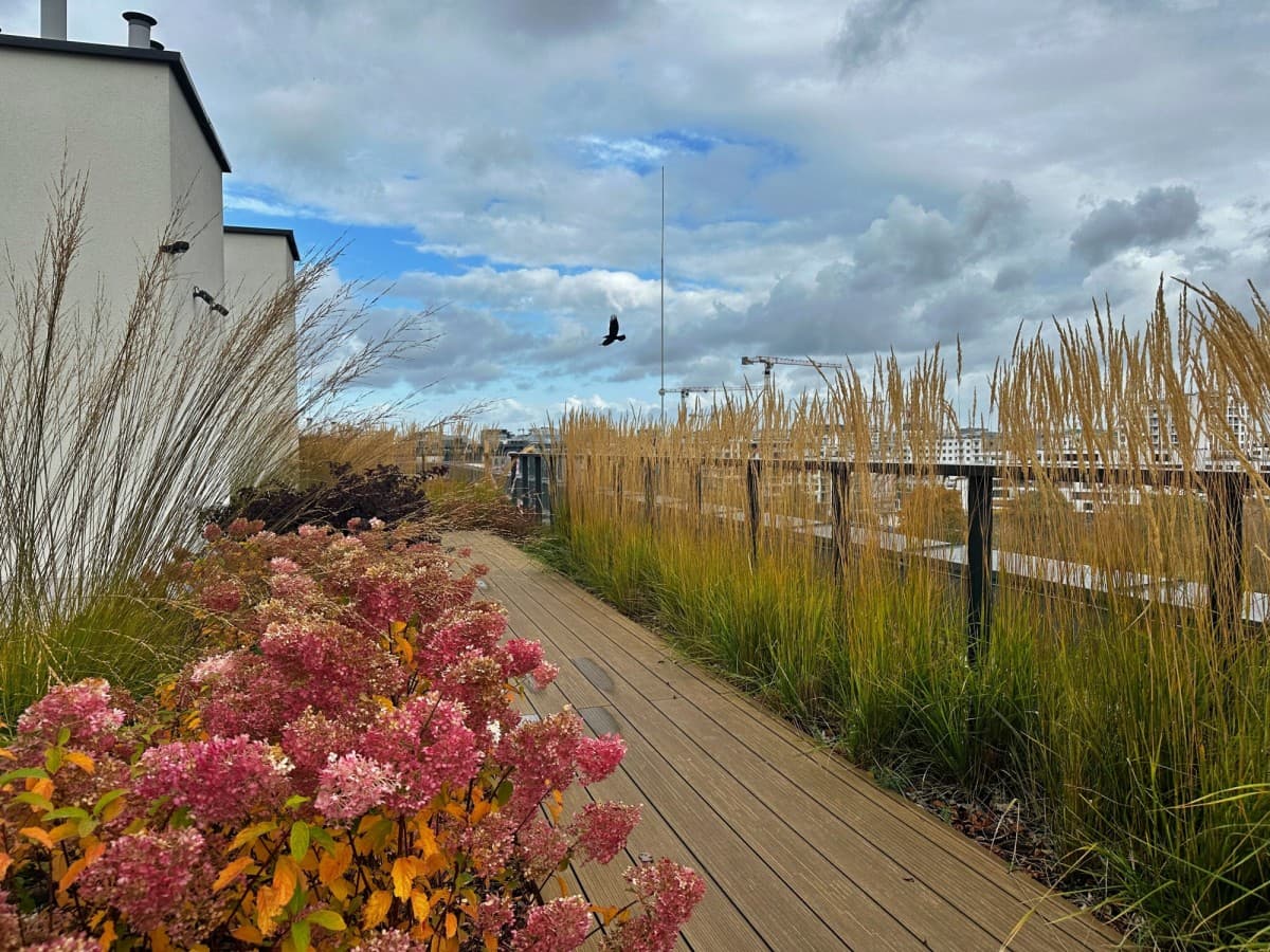Nowoczesne mieszkanie z widokiem na miasto i balkonem – 3