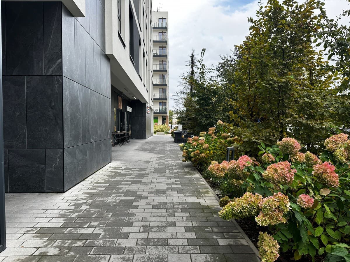 Nowoczesne mieszkanie z widokiem na miasto i balkonem – 19