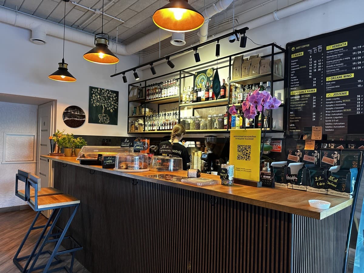 Nowoczesne mieszkanie z widokiem na miasto i balkonem – 20