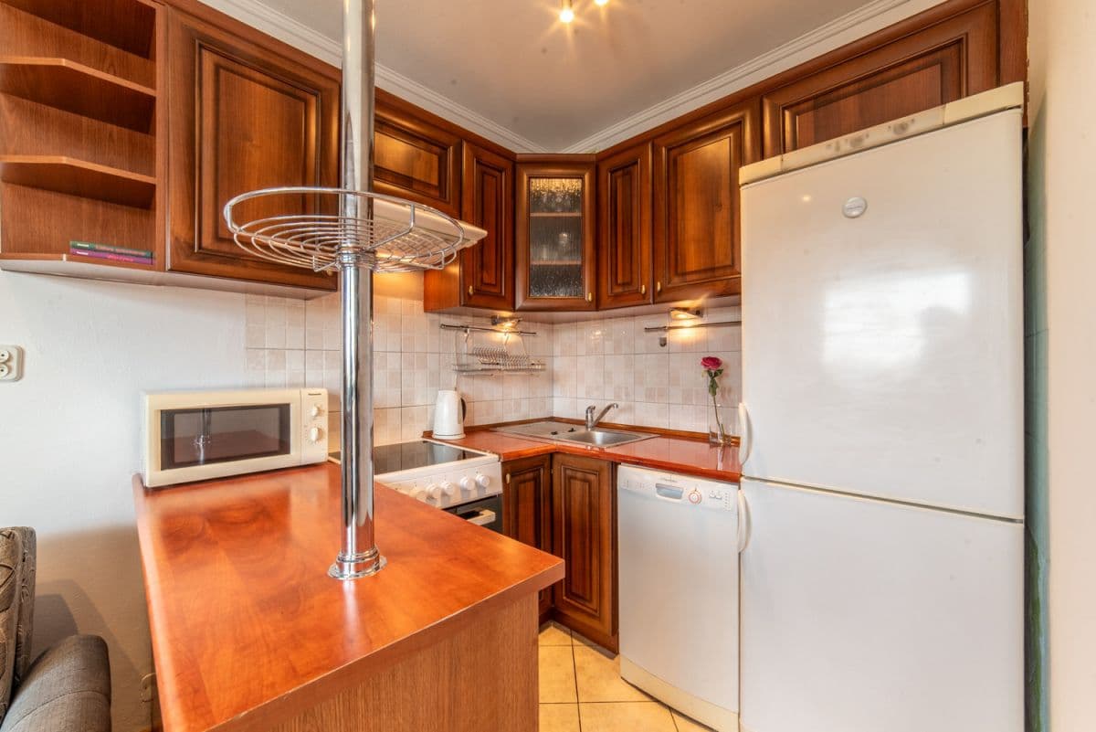 Słoneczna kawalerka w strzeżonym budynku z balkonem – 11