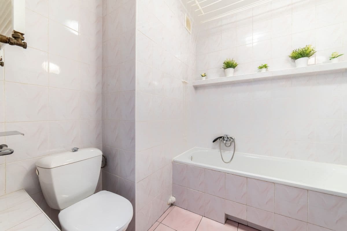 Słoneczna kawalerka w strzeżonym budynku z balkonem – 15