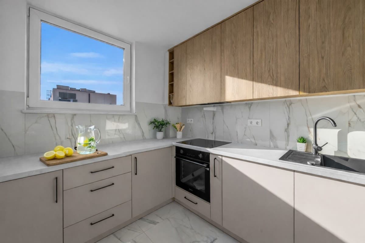 Spacious, fully renovated 4-room apartment in Bielany – 9