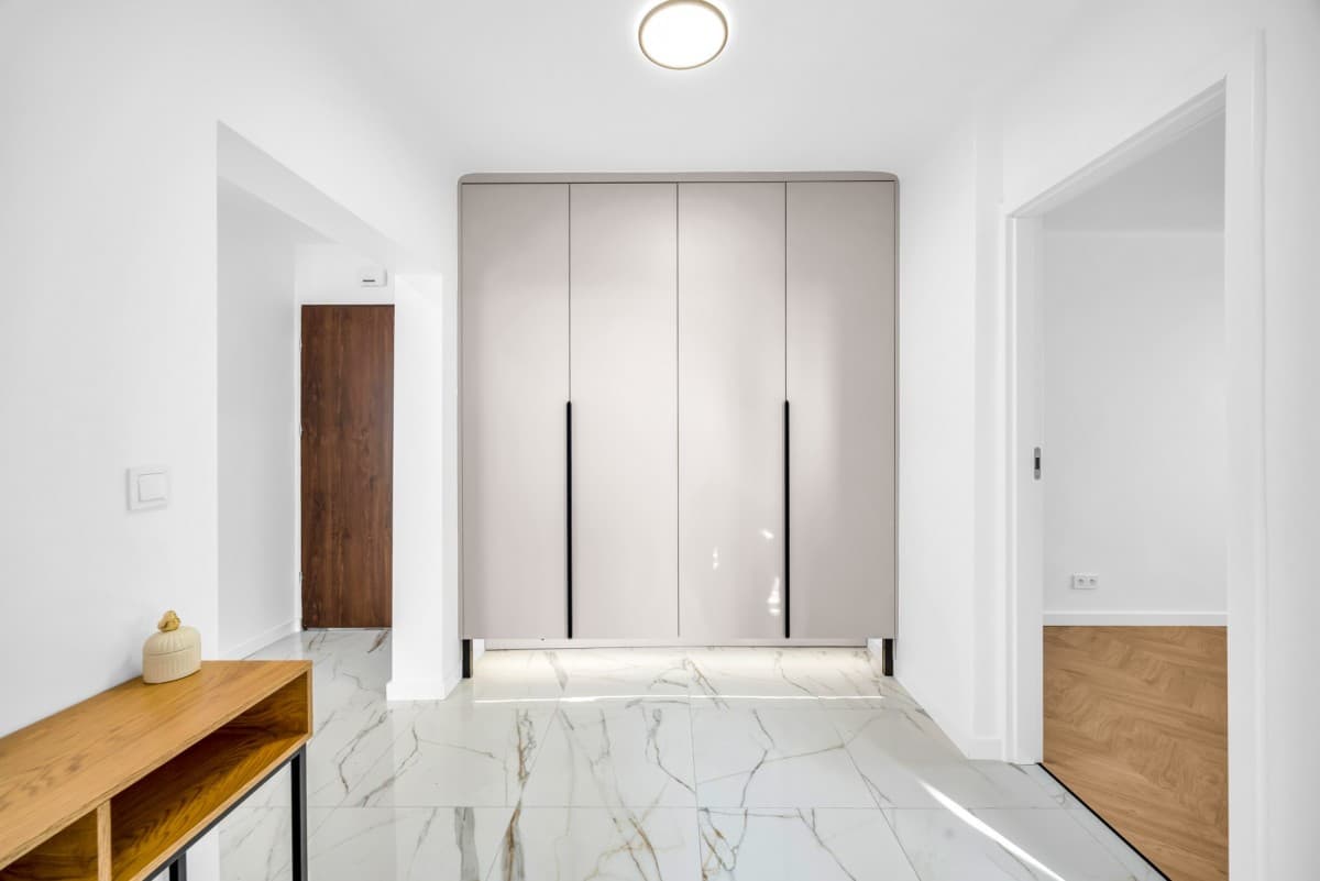 Spacious, fully renovated 4-room apartment in Bielany – 12